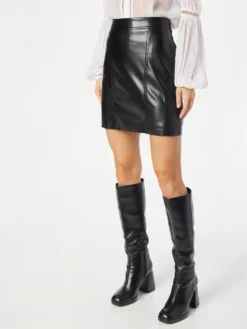 Guess Lædernederdele Nederdel CELIA Kvinder Sort -Minikjoler Butikk 16f7a92faa0991ed1a603ada5bcc5300 scaled