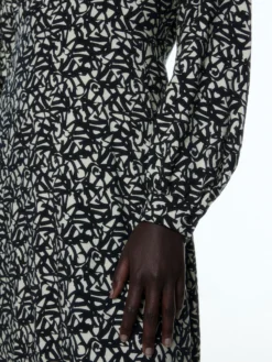 EDITED Maxikjoler Kjole Inesa Kvinder Beige / Sort -Minikjoler Butikk 4092891d45db219d69997c0b4c0cac88 scaled