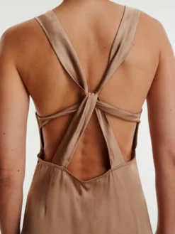 EDITED Maxikjoler Kjole Clover Kvinder Brun -Minikjoler Butikk 62ee7613be15f8abfde0d1879a92a56a scaled