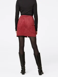 Lædernederdele Nederdel Melia Kvinder Bordeaux -Minikjoler Butikk 88f22e5e75513f57af57cf07a677dbe6 scaled